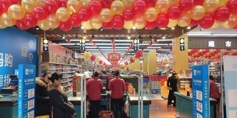 駐馬店多樂(lè)多超市開(kāi)業(yè)慶典 精準(zhǔn)扶貧公益活動(dòng)情暖驛城，化妝品零售助推美好生活